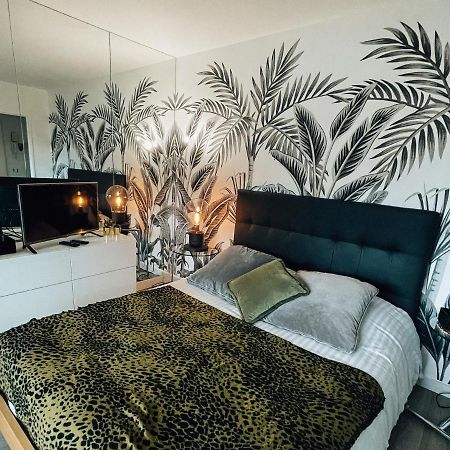 Beautiful Modern Fully Furnished Studio Λεβαλουά Περέ Εξωτερικό φωτογραφία