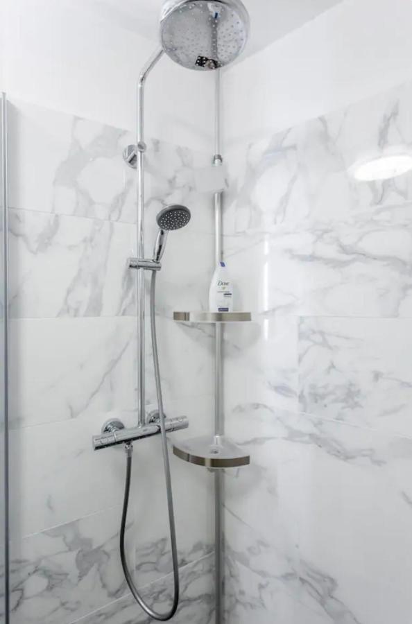 Beautiful Modern Fully Furnished Studio Λεβαλουά Περέ Εξωτερικό φωτογραφία